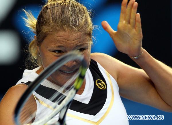 Dinara Safina of Russia returns to Kim Clijsters of Belgium during the first round women's single match at the Australian Open tennis tournament in Melbourne, Australia, Jan. 18, 2011. (Xinhua/Meng Yongmin)