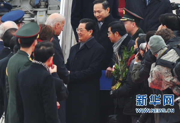 Chinese President Hu Jintao arrived in the U.S. capital of Washington Tuesday for a four-day state visit aimed at enhancing the positive, cooperative and comprehensive relationship between China and the United States.