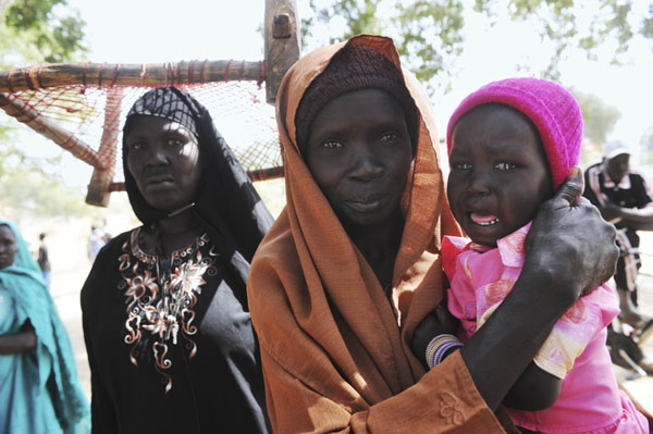 Newly arrived southern Sudanese returnees from Darfur are photographed shortly after being dropped off from a bus in Wanjok, near Aweil in Northern Bhar El-Ghazal January 16, 2011. [Xinhua/Reuters]