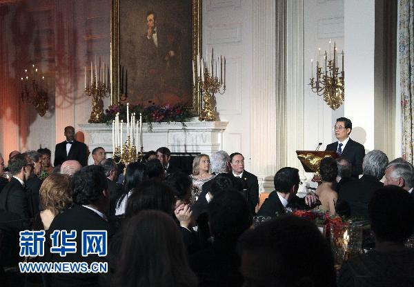 Chinese President Hu Jintaoattends a welcome banquet hosted by U.S. President Barack Obama at the White House in Washington, the United States, Jan. 19, 2011. [Huang Jingwen/Xinhua] 