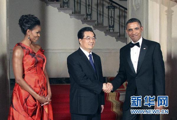 Chinese President Hu Jintao(C) attends a welcome banquet hosted by U.S. President Barack Obama(R) at the White House in Washington, the United States, Jan. 19, 2011. [Huang Jingwen/Xinhua]