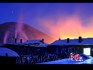 Functioning as an eco-tourism scenic resort, Shuangfeng Snow Town lies within the boundary of Dahailin Forestry Bureau on the southern slope of Zhangguangcai Ridge in Heilongjiang Province. With the winter season lasting up to 7 months, every year the intense snow surges into the mountains, leaving an accumulation of snow up to 2 meters in depth; thus the area is known to be an area to host the greatest snowfall in the country. [Photo by Tian Gao] 