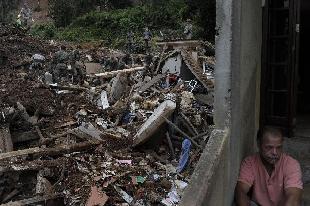 Rescuers work in mud in the centre of Nova Friburgo, close to Rio de Janeiro. The World Bank has it will lend Brazil 485 million U.S. dollars for rebuilding and disaster prevention efforts following devastating mudslides that killed more than 700 people. [Xinhua]