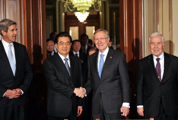 Chinese President Hu Jintao (2nd L front) meets with U.S. Senate Majority Leader Harry Reid (2nd R front) on Capitol Hill in Washington, the United States, Jan. 20, 2011. (Xinhua/