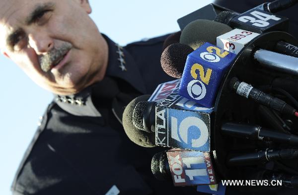 Los Angeles schools police chief Steve Zipperman answers the questions of the media in Woodland Hills near Los Angeles, U.S., Jan. 19, 2011. A school police officer on Wednesday was shot and wounded on the campus of El Camino Real High School in Woodland Hills, about 40 km northwest of downtown Los Angeles, local media reported. [Xinhua]