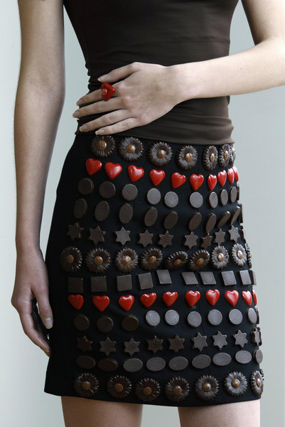 A model wears a skirt adorned with chocolates made by Italian chocolatier Mirco Della Vecchia during an exhibition in Hong Kong Jan 20, 2011. [China Daily/Agencies]