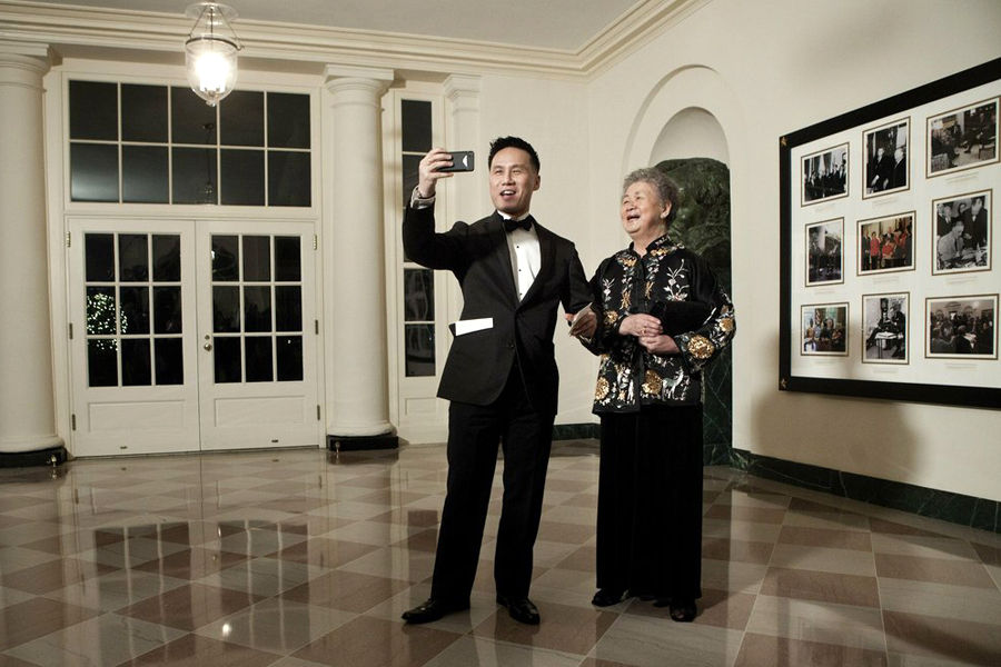 Actor B.D. Wong and Roberta Wong arrive at the White House for a state dinner 19, 2011 in Washington, DC. [Photo/163.com]