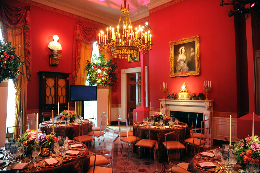 A table setting for the state dinner hosted by US President Barack Obama for President Hu Jintao is shown at the White House in Washington Jan 19, 2011. [Photo/163.com]