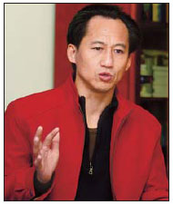 Yi Xiangdong, author of The Mou Manor.