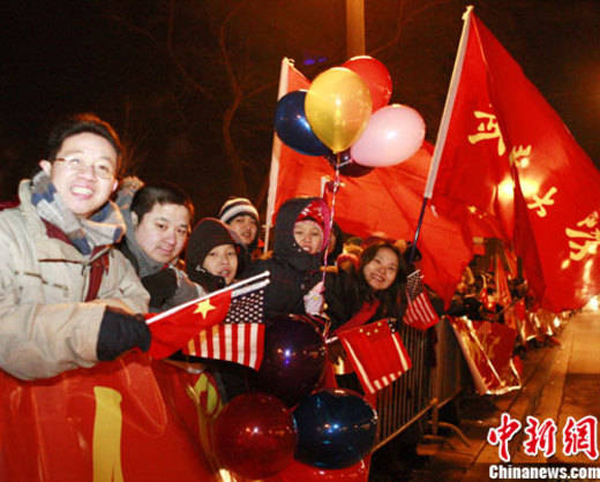 Chinese President Hu Jintao arrived in Chicago on January 20, 2011. Local Chinese welcome President Hu's arrival.