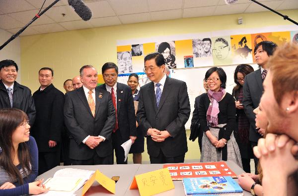 Chinese president tours high school in Chicago