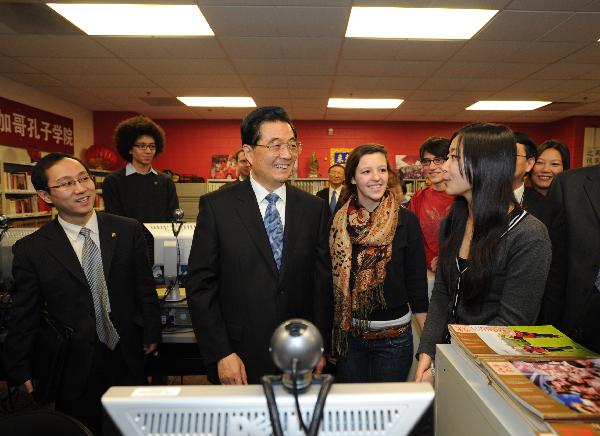 Chinese president tours high school in Chicago