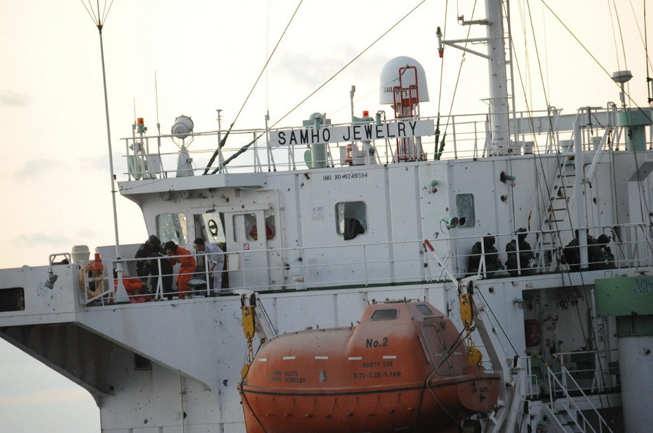 South Korean raid frees hostage crew from pirates