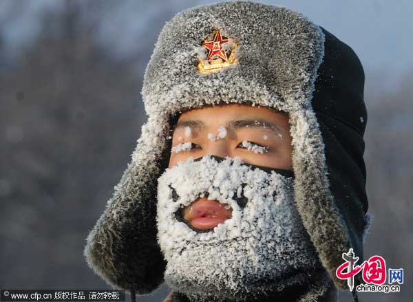 A new recruit has a drill session in cold outdoor on January 21, 2011 in Yichun, Heilongjiang province of China. 150 new recruit drill at -32℃ outdoor during the drill session. [Photo/CFP]