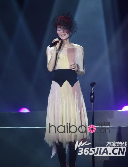 Chinese top-singer Faye Wong performs during her concert at Taipei Arena on January 21, 2011 in Taipei, Taiwan of China. [Photo/Agencies]