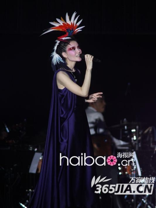 Chinese top-singer Faye Wong performs during her concert at Taipei Arena on January 21, 2011 in Taipei, Taiwan of China. [Photo/Agencies]