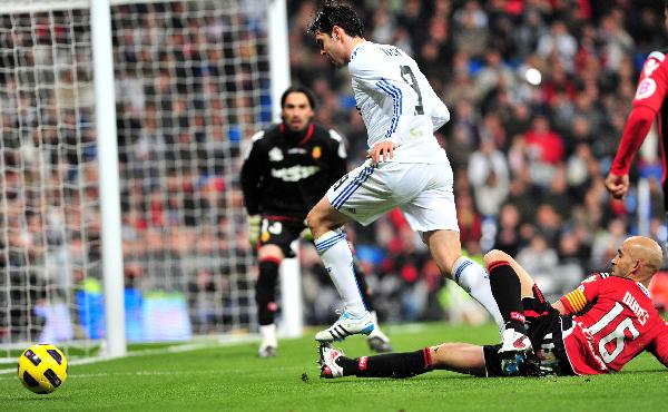 Much criticized striker Karim Benzema was Real Madrid's hero as his side defeated Mallorca 1-0 in the Santiago Bernabeu on Sunday night.