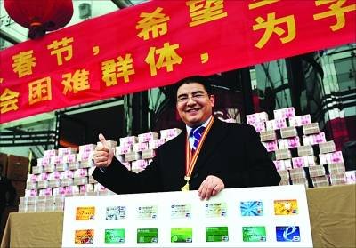 Chen Guangbiao, China's most famous philanthropist, announces to continue his annual donation campaign in the country's poverty-stricken regions in Nanjing, the capital city of east China's Jiangsu province, on Sunday, Jan 23, 2011.