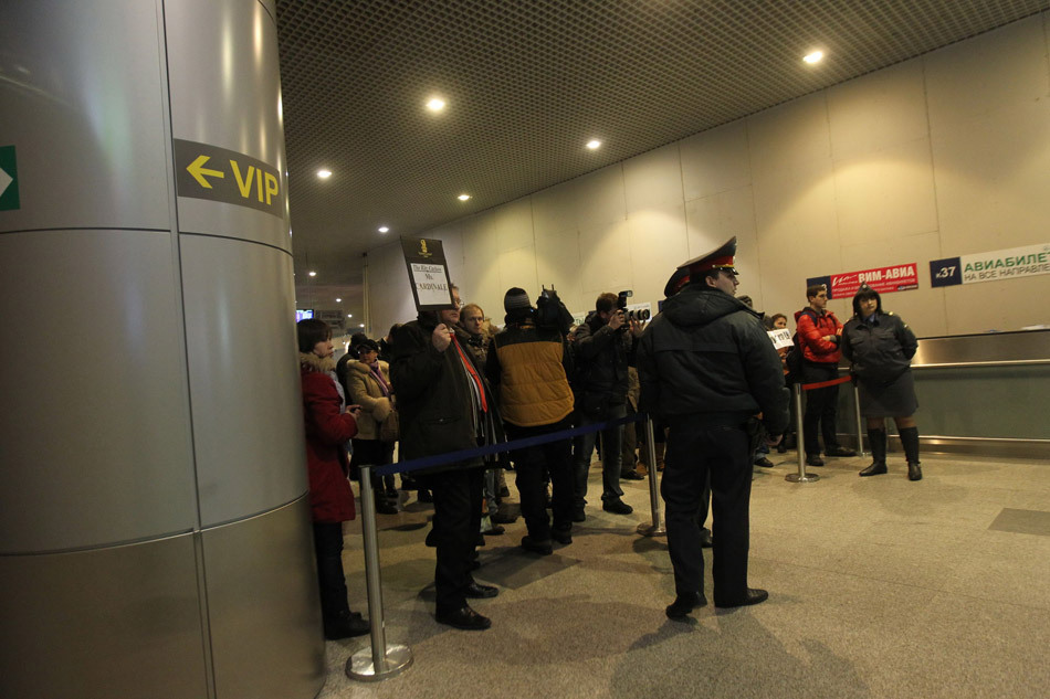 A suicide bomber carrying a suitcase walked into Moscow&apos;s Domodedovo airport and set off a huge explosion Monday, killing 35 people and wounding 180. January 24, 2011. [Photo/Xinhua]