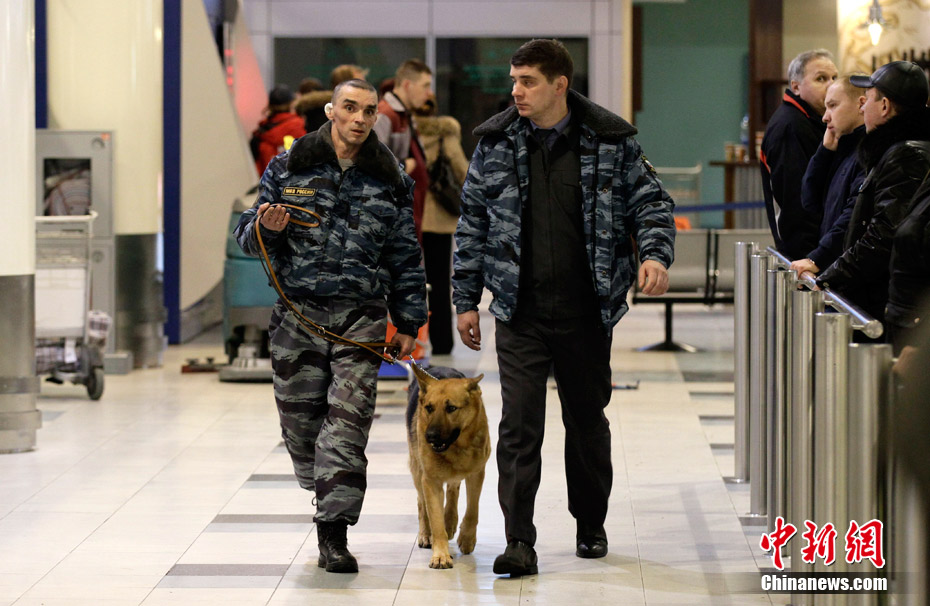 A suicide bomber carrying a suitcase walked into Moscow&apos;s Domodedovo airport and set off a huge explosion Monday, killing 35 people and wounding 180. January 24, 2011. [Photo/Chinanews.com]