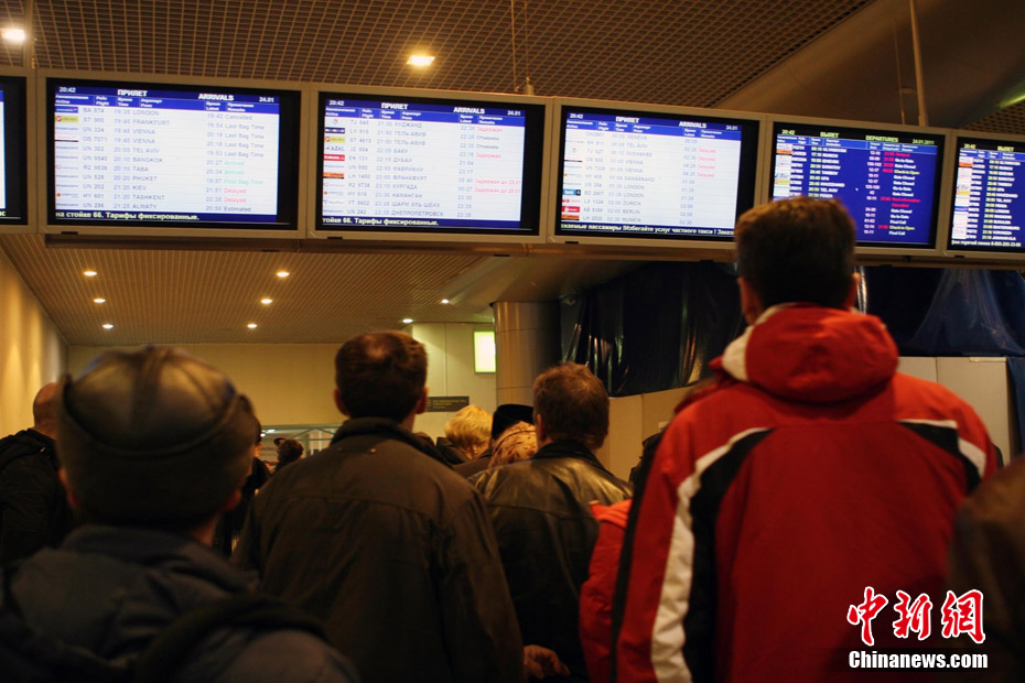 A suicide bomber carrying a suitcase walked into Moscow&apos;s Domodedovo airport and set off a huge explosion Monday, killing 35 people and wounding 180. January 24, 2011. [Photo/Chinanews.com]