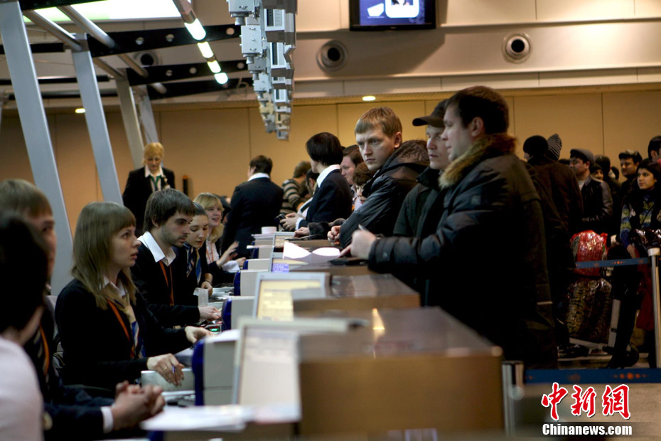 A suicide bomber carrying a suitcase walked into Moscow&apos;s Domodedovo airport and set off a huge explosion Monday, killing 35 people and wounding 180. January 24, 2011. [Photo/Chinanews.com]