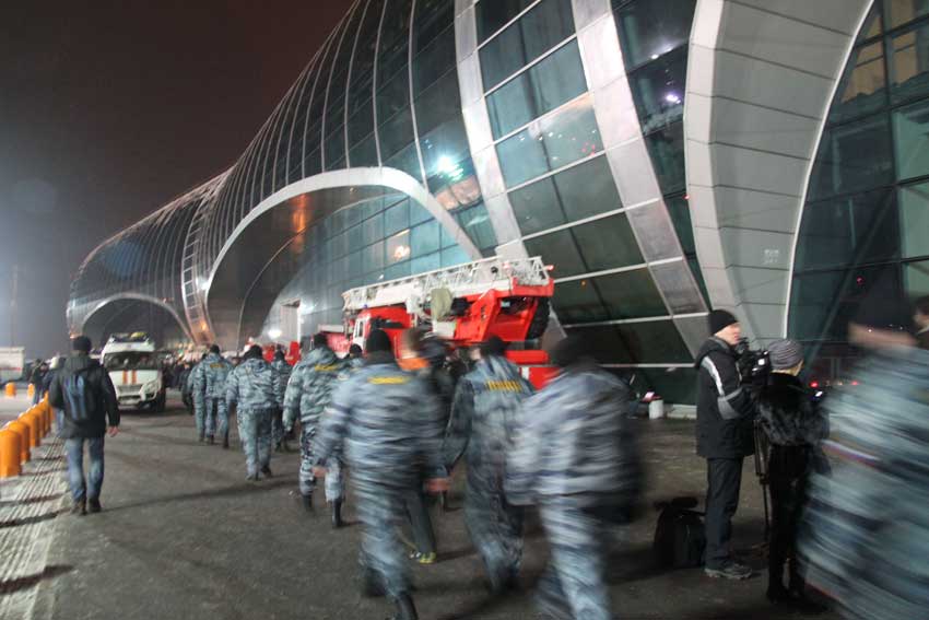 A suicide bomber carrying a suitcase walked into Moscow&apos;s Domodedovo airport and set off a huge explosion Monday, killing 35 people and wounding 180. January 24, 2011. [Photo/Xinhua]