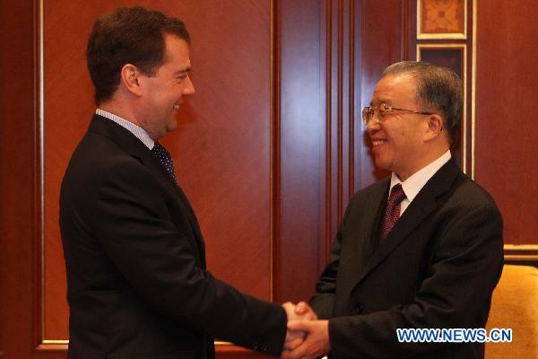 Russian President Dmitry Medvedev (L) shakes hands with visiting Chinese State Councilor Dai Bingguo, who is in Moscow for the fifth round of China-Russia strategic security talks in Russia, Jan. 24, 2011. [Lu Jinbo/Xinhua] 