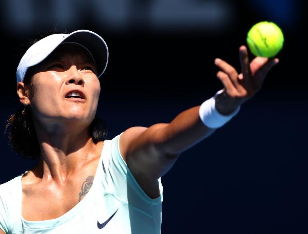 China's Li Na serves during the quarterfinal match of women's singles against Andrea Petkovic of Germany at the Australian Open tennis tournament in Melbourne, Australia, Jan. 25, 2011. (Xinhua/Meng Yongmin)