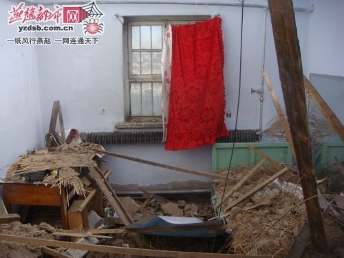 An interior look of Meng Sulin's demolished home. [Photo/yzdsb.com.cn] 