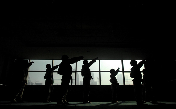 Students take taekwondo training in Yinchuan, capital city of Ningxia Hui autonomous region in Northwest China, Jan 16, 2011.[Photo/Xinhua]