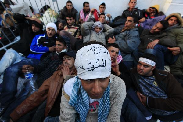 Protesters from Tunisia&apos;s marginalised rural heartlands prepare to spend their second night outside the Prime Minister&apos;s office in Tunis January 24, 2011. Protesters demonstrated in the capital on Sunday to demand that the revolution they started should now sweep the remnants of the fallen president&apos;s old guard from power. The writings on the headscarf read : &apos;Freedom&apos;. [Xinhua]