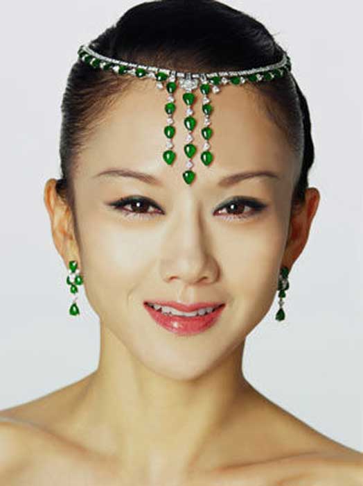 Yang Liping (born 1958), one of China&apos;s most renowned dancers, is from the Bai ethnic group. She has won a reputation for being the Spirit of Dance due to her charming performances, such as The Soul of the Peacock, Two Trees, and Moonlight. [Photo/Agencies]