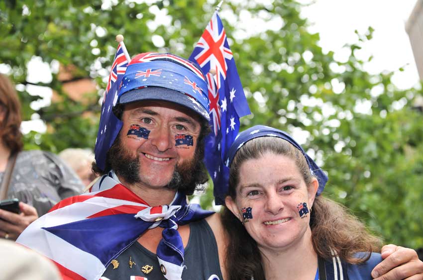 Two local residents watch a flag-raising ceremony in Melbourne, Australia, Jan 26, 2011. [Photo/Xinhua] 