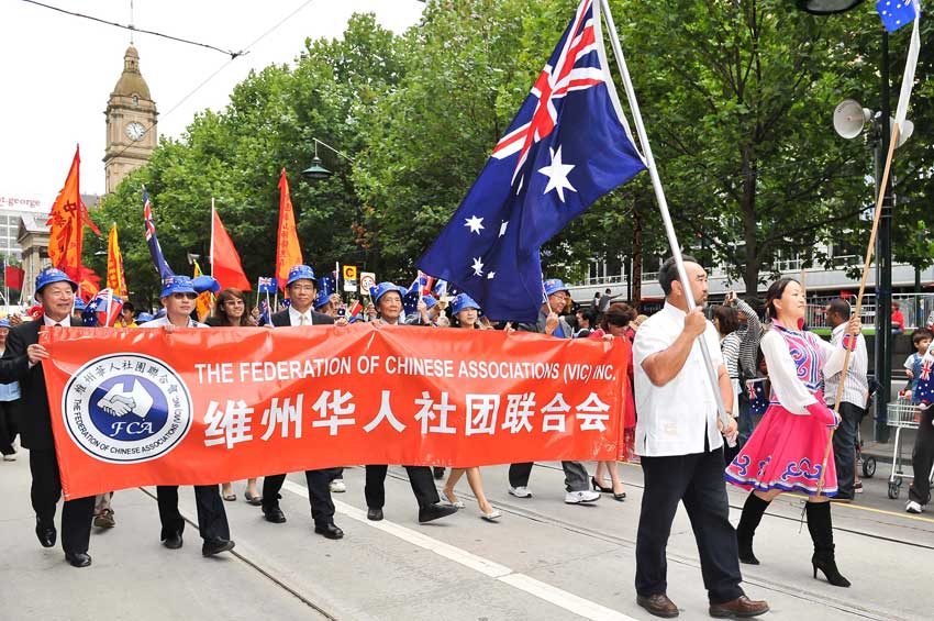 The Federation of Chinese Association of Victoria State attend a multinational parade in Melbourne, Australia, Jan. 26, 2011. Melbourne held a flag-raising ceremony and multinational parade Wednesday to celebrate the Australia Day. [Xinhua]