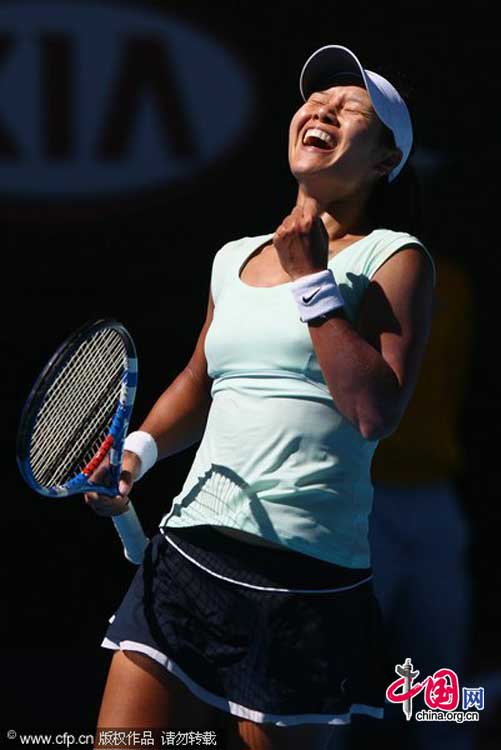 Li Na of China celebrates match point after winning her semifinal match against Caroline Wozniacki of Denmark during day eleven of the 2011 Australian Open at Melbourne Park on January 27, 2011 in Melbourne, Australia. [Photo/CFP]