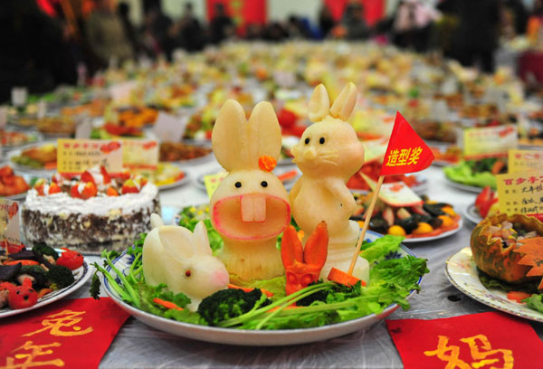 The rabbit-themed dish is exhibited during a grand feast held at the Baibuting Community in Wuhan, capital of Central China&apos;s Hubei province, Jan 27, 2011. [Photo/Xinhua]