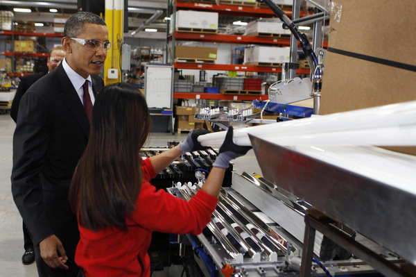 US President Barack Obama tours Orion Energy Systems, a power technology company, as part of his Administration&apos;s White House to Main Street Tour, in Manitowoc, Wisconsin, Jan 26, 2011. [China Daily/Agencies] 