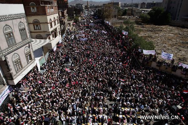 Protesters are seen on the streets of Sanaa, capital of Yemen, Jan. 27, 2011. Around 15,000 protesters took to streets in the Yemeni capital of Sanaa on Thursday, calling for the ouster of President Ali Abdullah Saleh. [Yin Ke/Xinhua]