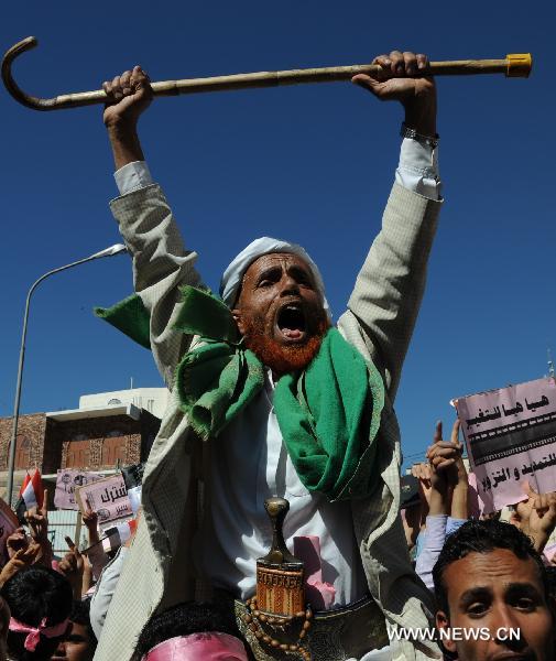 Protesters are seen on the streets of Sanaa, capital of Yemen, Jan. 27, 2011. Around 15,000 protesters took to streets in the Yemeni capital of Sanaa on Thursday, calling for the ouster of President Ali Abdullah Saleh. [Yin Ke/Xinhua]