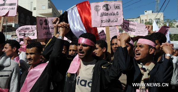 Protesters are seen on the streets of Sanaa, capital of Yemen, Jan. 27, 2011. Around 15,000 protesters took to streets in the Yemeni capital of Sanaa on Thursday, calling for the ouster of President Ali Abdullah Saleh. [Yin Ke/Xinhua]