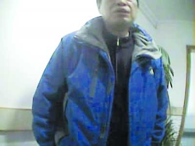 A staff wearing the OZARK jacket. Photo: Yangtse Evening Post