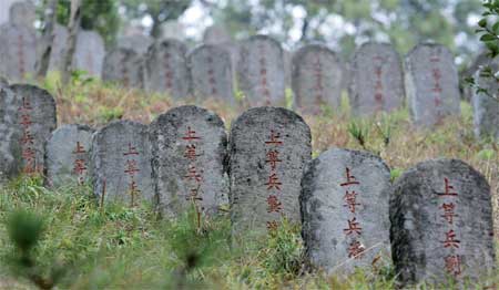 Three thousand un-named soldiers are buried in the Guoshang Muyuan war cemetery in Tengchong county of the city of Baoshan,Yunnan Province. 