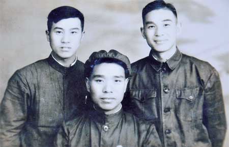 Veteran Cai Linsen (center), briefly returns to Shanghai in 1954 to take this picture with his brothers Cai Shouxin (left) and Cai Yunhui (right). 