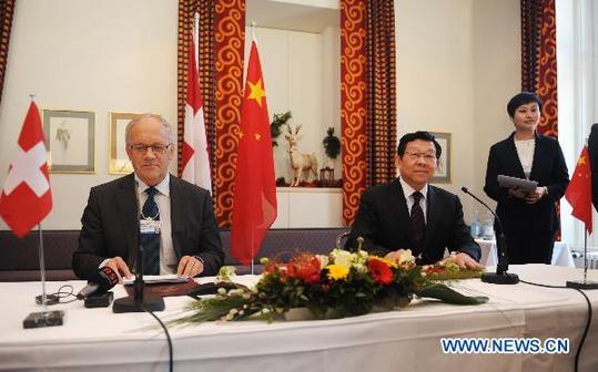 Chinese Minister of Commerce Chen Deming (R, front) and Swiss Economy Minister Johann Schneider-Ammann (L, front) attend a signing ceremony to mark the official launch of negotiations between Switzerland and China for a comprehensive Free Trade Agreement, in Davos, Switzerland, on Jan. 28, 2011. (Xinhua
