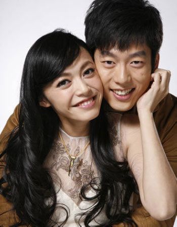 Yao Chen (R) and  her ex husband Ling Xiaosu [File photo]