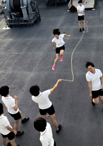 Photo taken on Jan 12, 2011 shows female soldiers doing physical exercises on the Chinese supplying ship &apos;Qiandaohu&apos;. [Photo/Xinhua]