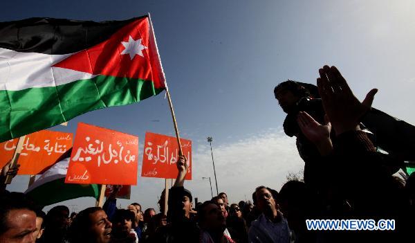 Jordanian protestors shout slogans during a sit-in held outside the prime minister's office in Amman, Jordan, on Jan. 29, 2011, calling for the formation of an interim government and the resignation of the government of Prime Minister Samir Rifai. [Mohammad Abu Ghosh/Xinhua]