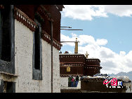 Situated at the foot of the Mountain Gambo Utse, ten kilometers (3.1 miles) to the western suburb of Lhasa, the Drepung Monastery is the most important monastery of Gelugpa in Tibetan Buddhism. Together with the Ganden Monastery and the Sera Monastery, Drepung Monastery is taken as one of the 'Three Great Monasteries' in Lhasa. [Photo by Chen Zhu] 
