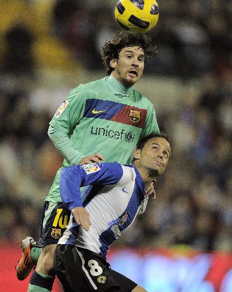 Barcelona's Argentinian forward Lionel Messi (L) vies for the ball with Hercules' midfielder Javier Farinas during the Spanish league football match Hercules CF vs FC Barcelona on January 29, 2011 at the Jose Rico Perez stadium in Alicante. [Xinhua]